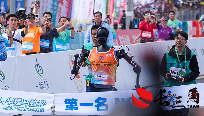 机器人半马冠军“天工Ultra”拍出101万元，客服称不带奖牌