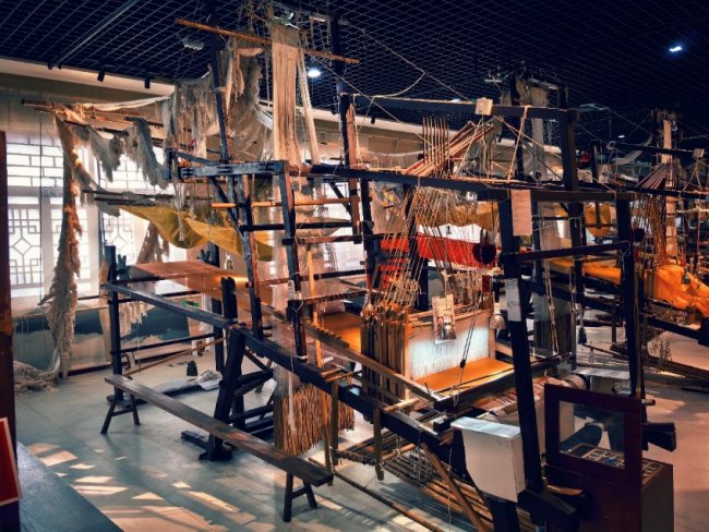 当非遗技艺碰撞三维建模:东南大学学子用200万数字顶点“复活”云锦大花楼织机