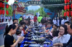 “史上最长流水席”开席！ 十万人黔江“嗨吃鸡