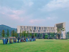 这所提供普惠性国际化教育的大学，今年在沪招